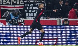 官方网站-记者：曼联正认真考虑签埃基蒂克，法兰克福要价8000万欧