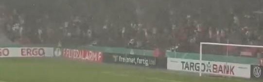 九游-因出现极端恶劣天气，勒沃库森德国杯首轮比赛短暂暂停