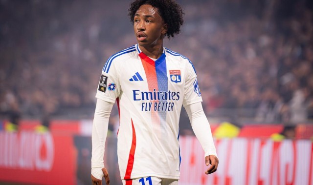 在线娱乐-记者：马利克-福法纳决定留在里昂，等下一个窗口期合适的机会