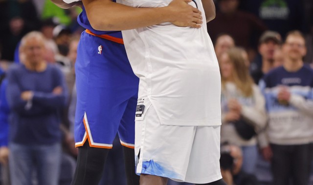 真人娱乐-爱德华兹成为森林狼队史第三位一万分先生 比肩加内特和唐斯