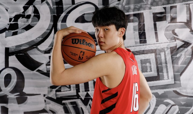 官方网站-美记：杨瀚森是夏联表现最好的大个子 他的传球&amp;预判让我眼前一亮