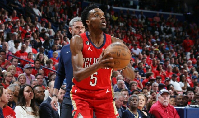 美记：我不认为赫伯特·琼斯会被交易，他的合同堪称联盟最超值之一