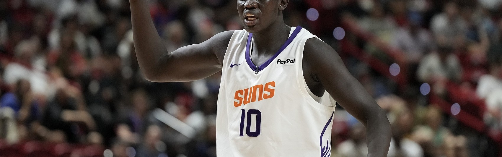 九游-马卢阿奇谈夏联首秀：能上场让我特别兴奋 我必须快速适应一切