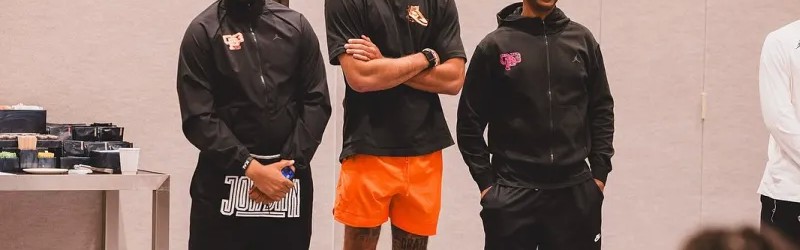 九游娱乐-帮助年轻人！杰森-塔图姆Ins晒合影与球迷分享，保罗入镜