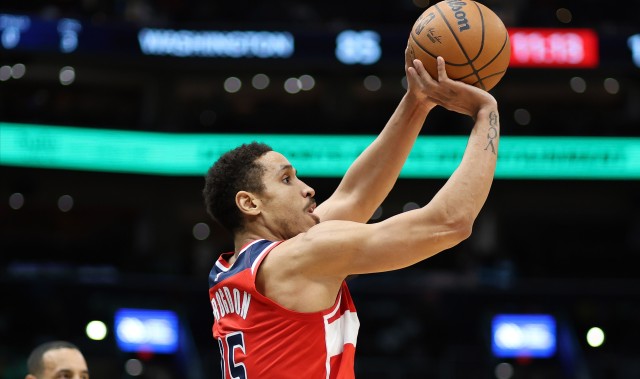 超六底薪签约尼克斯，勇士被小库坑惨，西帝距离退役又近一步